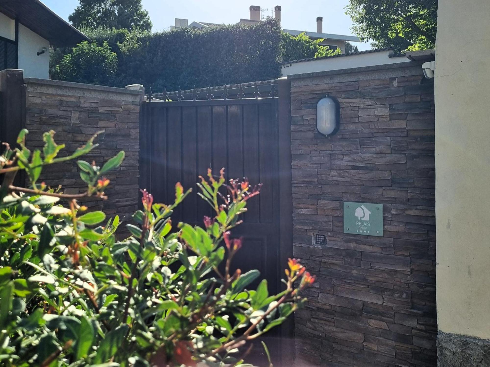Вилла Relais Cassia Rome - Parking, Wi-Fi & Barbecue Экстерьер фото